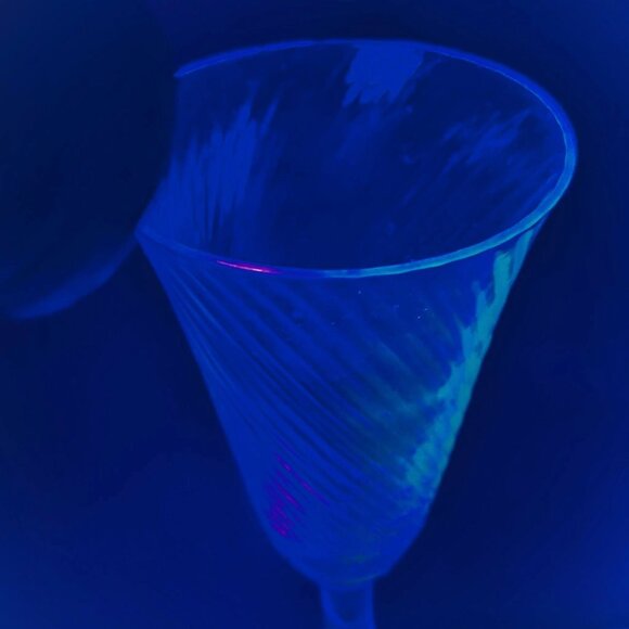 Vintage Tiffin Crystal and Amber Sherry or Small Wine Glasses Uranium Glow - Picture 11 of 13